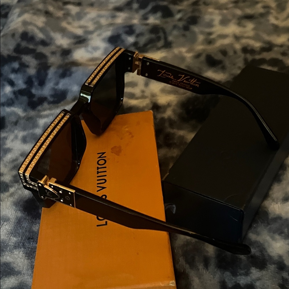 Louis Vuitton millionaire Black Square Sunglasses with Gold Logo Accents - Picture 4 of 4